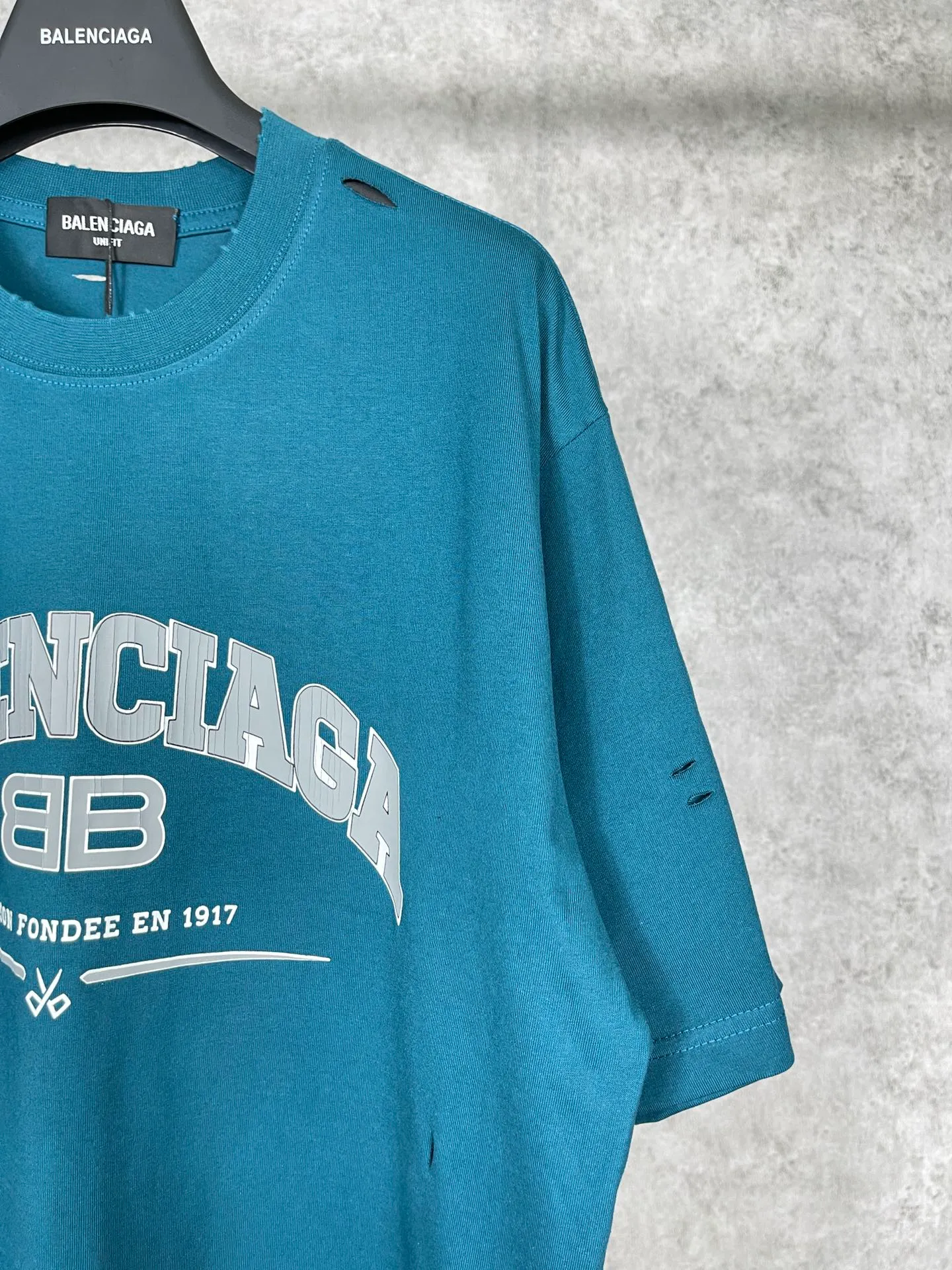 【 . Quality】BALENCI*GA/ .BB LOGO T . . ZP . 260 ， . ， ， 。Classic ， . ， ， 。 . ， 。 ， ， ， OS . Same Style。 ：BL 223012 ： . Blue. White.Red Size：XS L